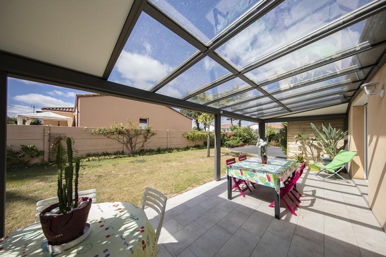 Akena Pergola - Toit fixe évolutive - Vue sur jardin