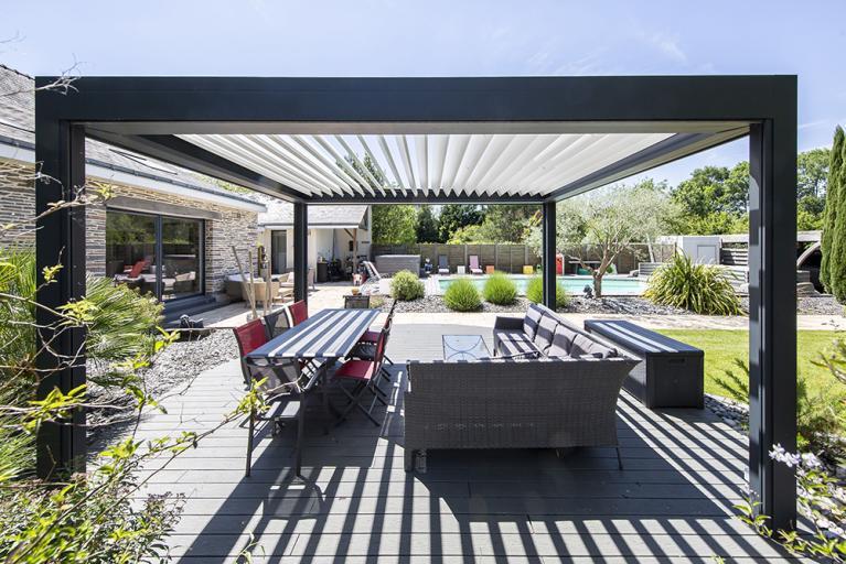 Akena Pergola - Multi-option Bioclimatique - Lames orientées soleil