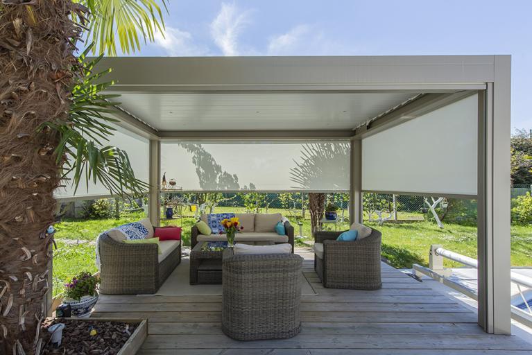 Pergola bioclimatique Akena : Pergolas aluminium sur mesure