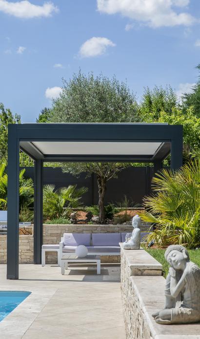 Comment choisir entre une pergola adossée et une pergola autoportée ?