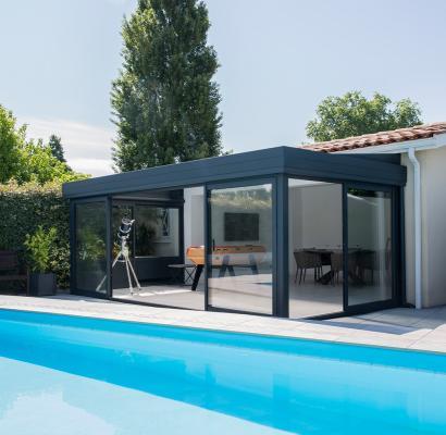 Véranda Akena au bord de la piscine